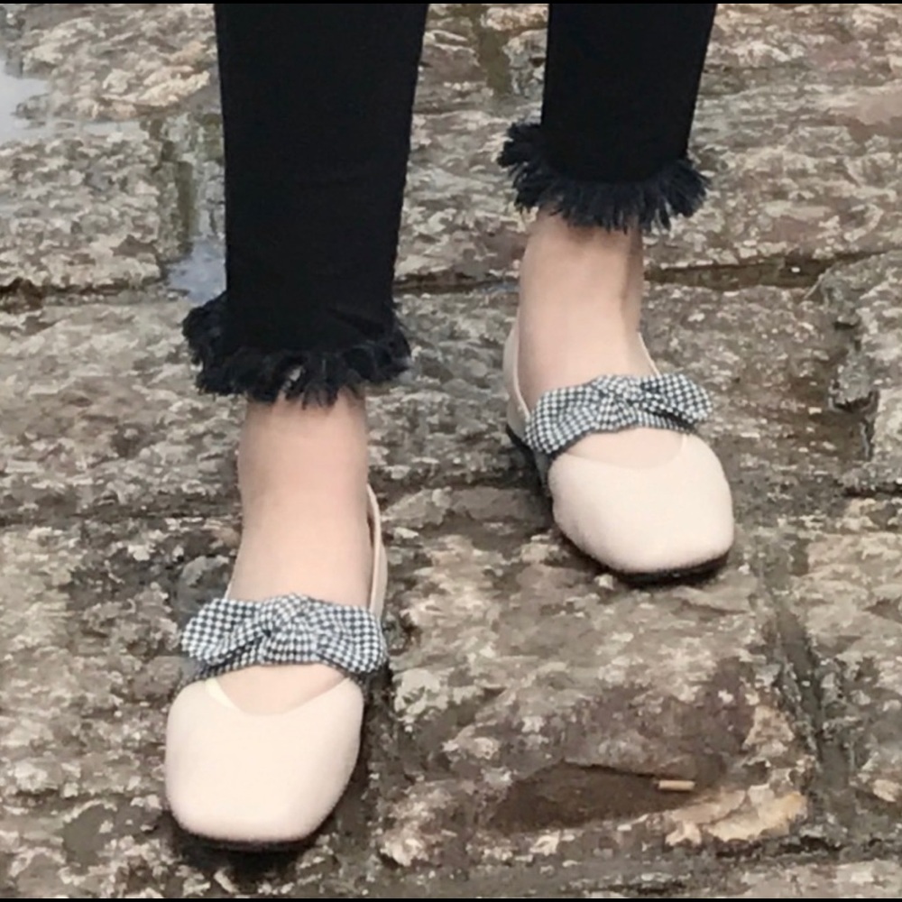Pink shoes